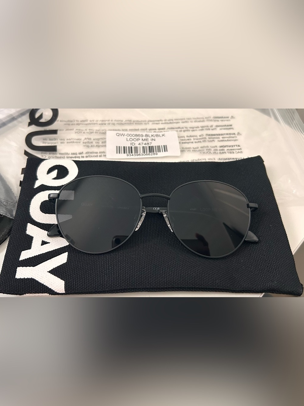 Quay Loop Me In black metal round sunglasses